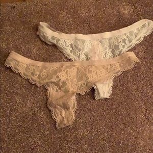 2 VS thongs